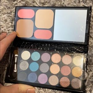 Makeup palette